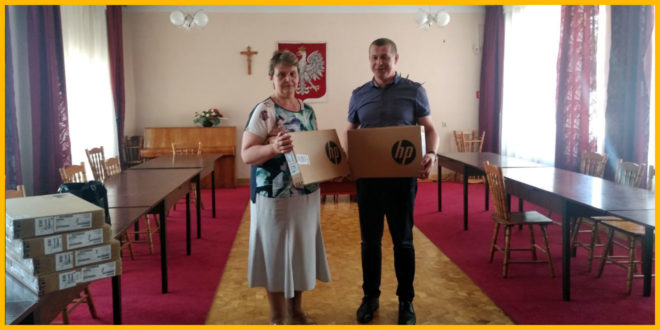 Obrazek wyróżniający - Kolejne laptopy trafiły do uczniów z naszej gminy